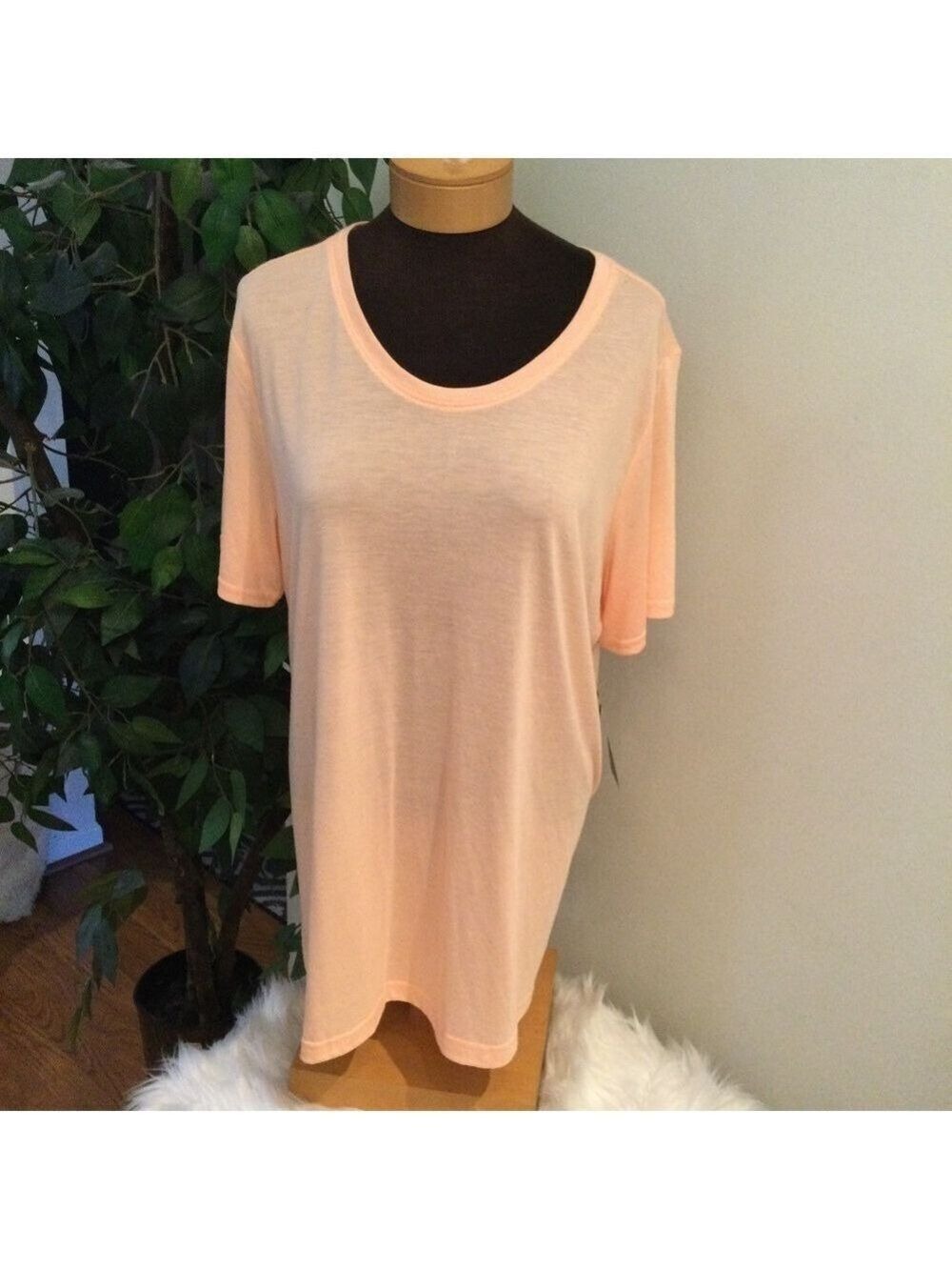 Tek Gear Women’s 1X vented hem tee scoop neck short sleeve semi sheer hi…